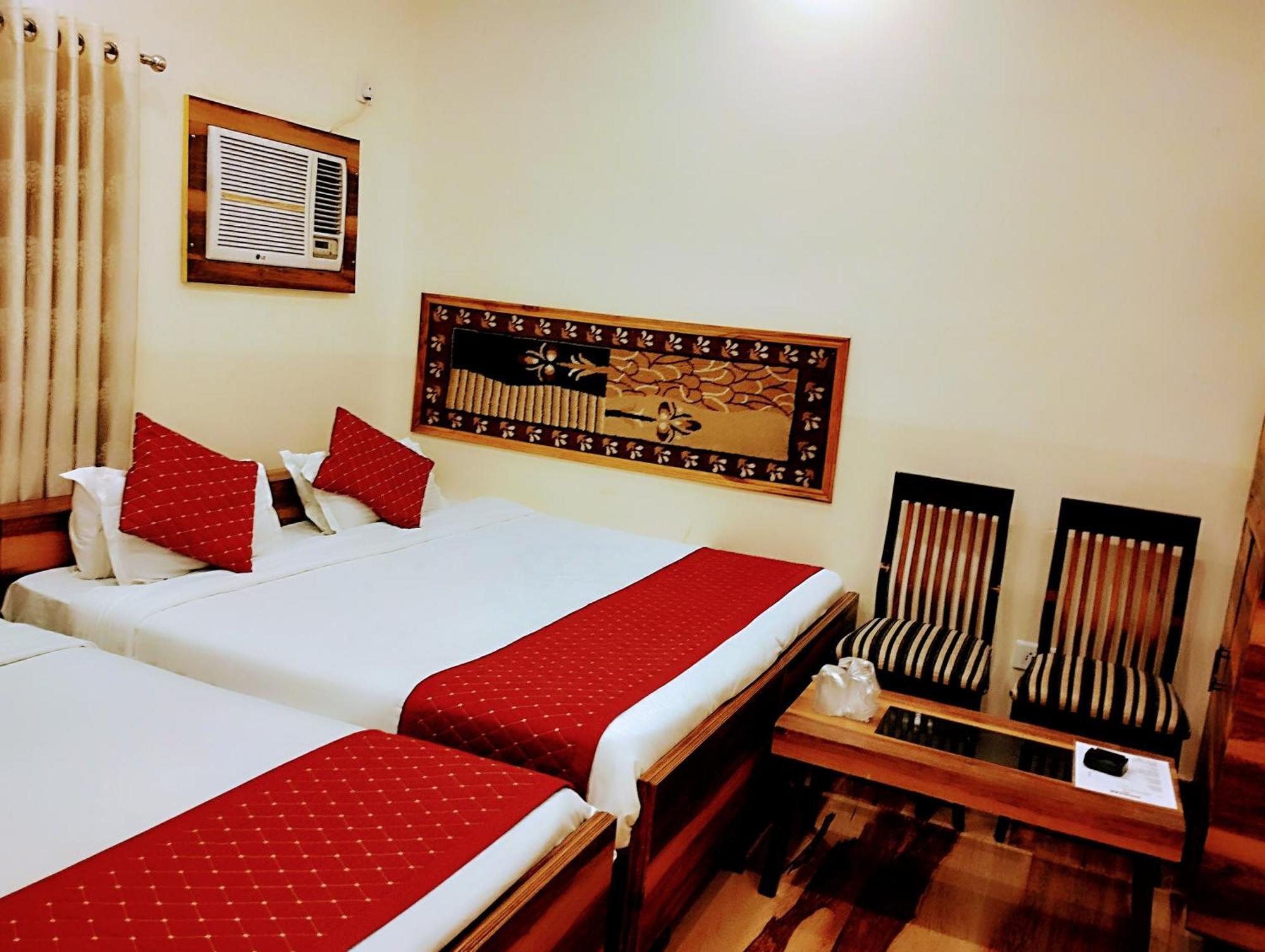 Bhagyashree Guest House 2 Km To Vishwanath Temple, Ganga Ghat Parking Available — Photos 1