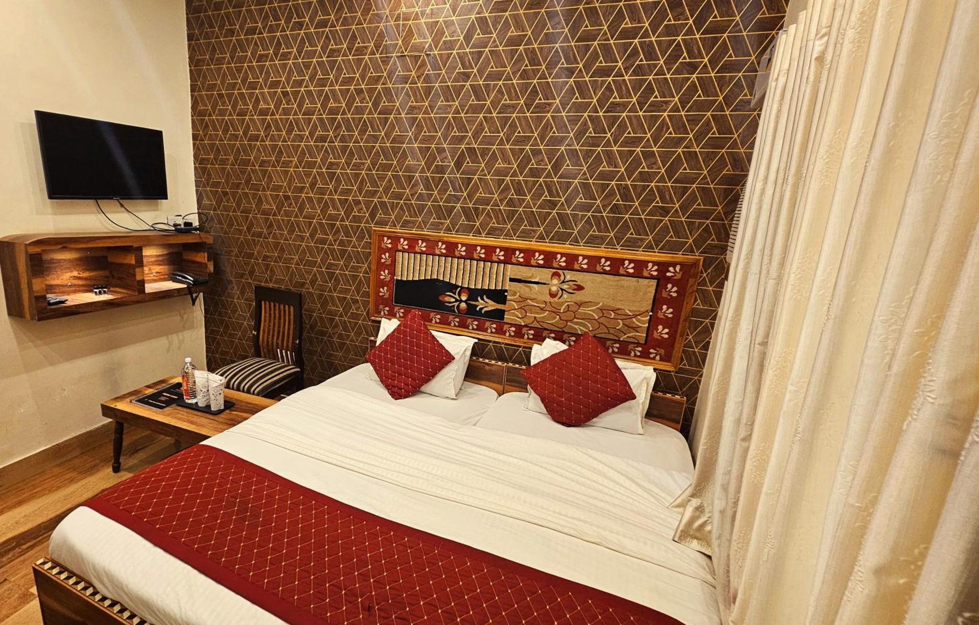 Bhagyashree Guest House 2 Km To Vishwanath Temple, Ganga Ghat Parking Available — Photos 2